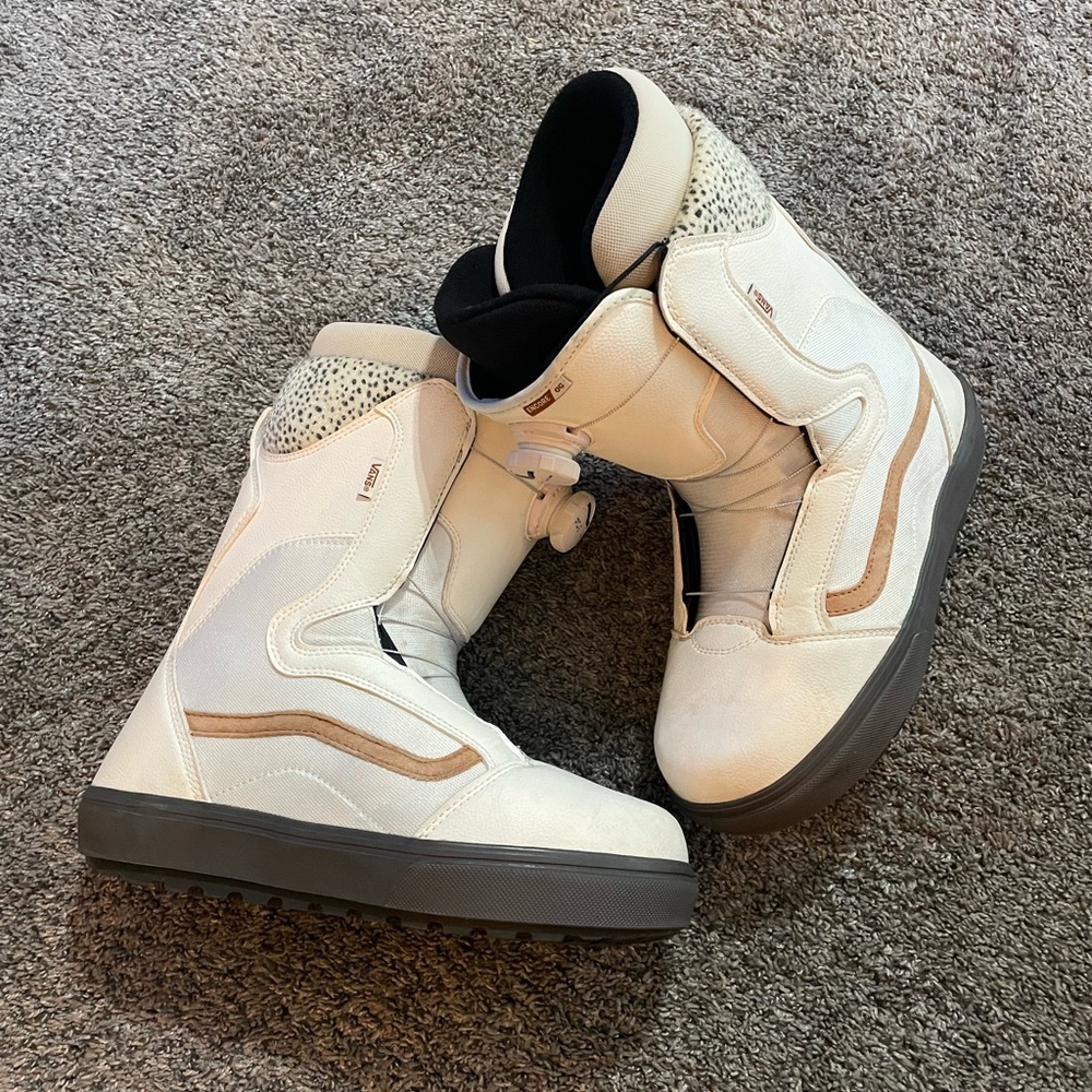 Vans Women’s Snowboard Boots